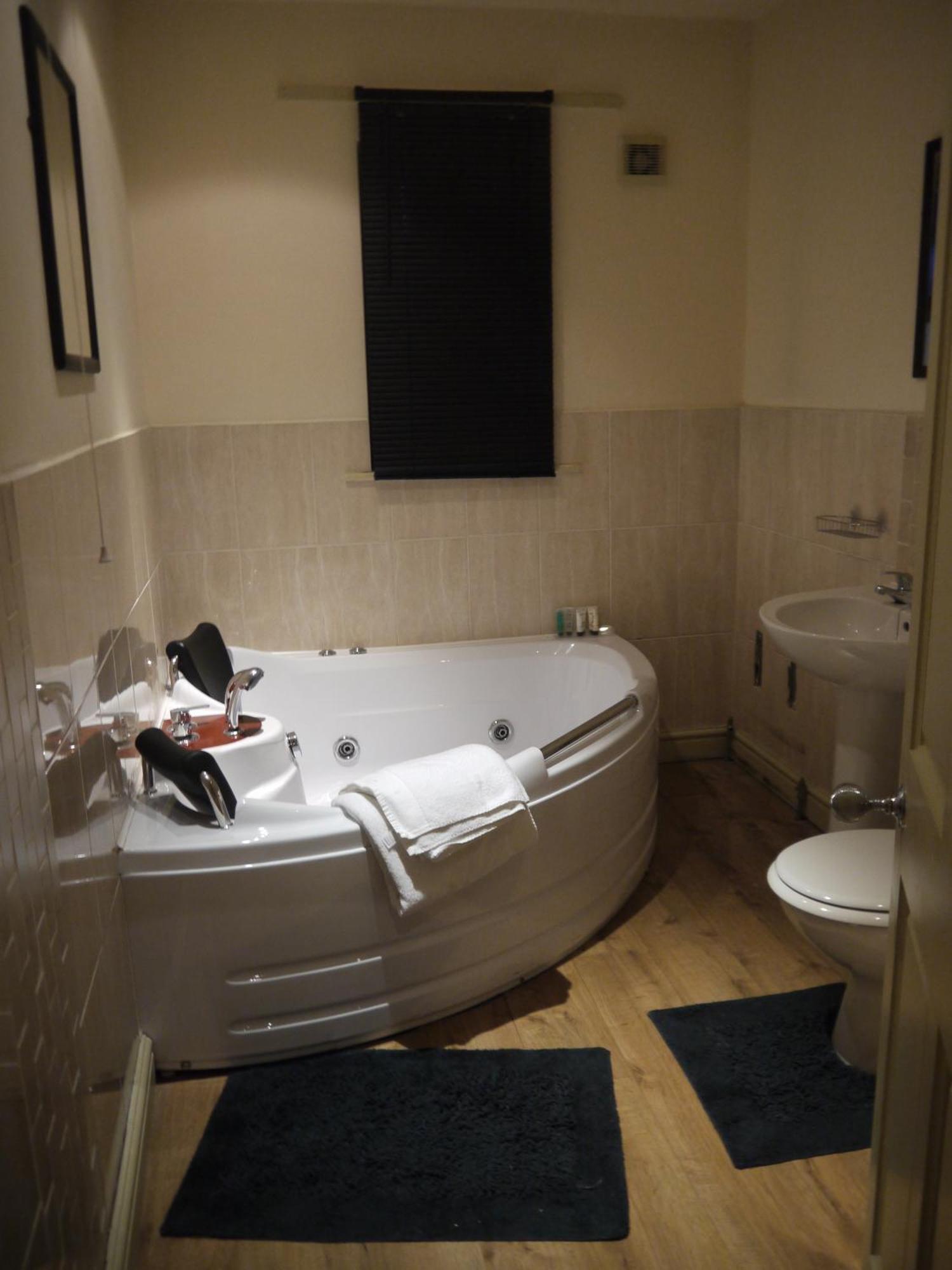 Dimple Well Lodge Hotel Wakefield Extérieur photo